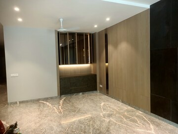 Room in 4 BHK Builder Floor at Janakpuri – for Sale