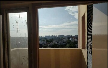 Swimming Pool in 2 BHK Apartment at Gomti Nagar – for Sale