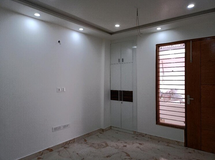 Room, bptp-parkland 3 Bedroom 200 Sq.Yd. Builder Floor In Sector 75 Faridabad 7155964