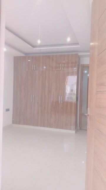 Building Lobby in 3 BHK Builder Floor at ERA Green World, Sector 8 – for Sale