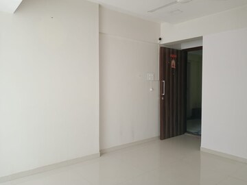 Room in 2 BHK Apartment at Lokhandwala Complex, Andheri West – for Rent