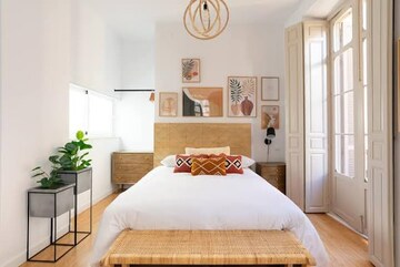 Bedroom in 4 BHK Builder Floor at Defence Colony – for Sale