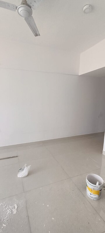 Room in 2 BHK Apartment at Lodha Amara, Kolshet Road – for Sale