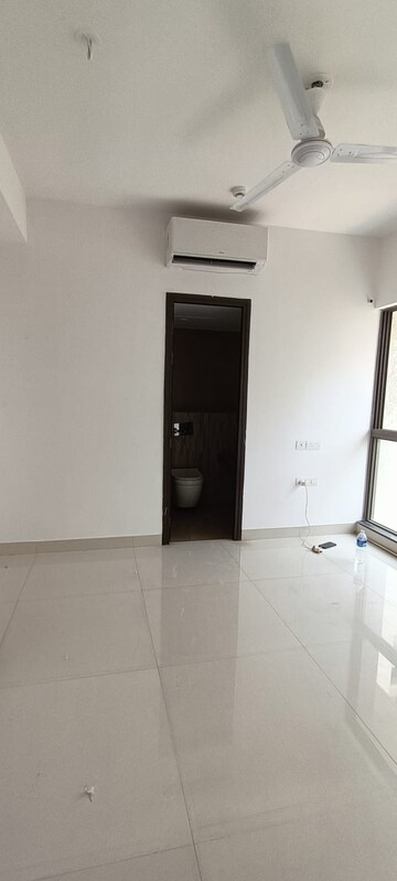 Furnished Amenities in 2 BHK Apartment at Lodha Amara, Kolshet Road – for Sale