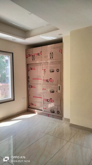 Room in 4 BHK Builder Floor at Dwarika Raj Garden City, Raj Nagar Extension – for Sale