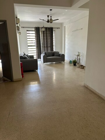 Room in 4 BHK Builder Floor at Orchid Island, Sector 51 – for Sale