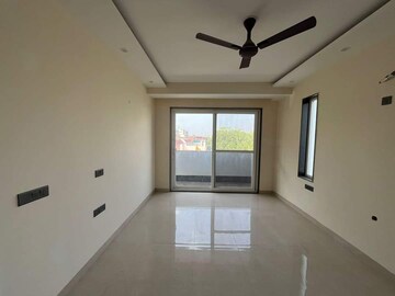 Room in 3 BHK Builder Floor at Sainik Colony – for Sale
