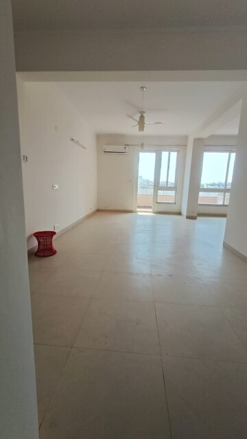 Room in 2 BHK Apartment at Unitech The Residences Sector 33, Sector 33 – for Sale