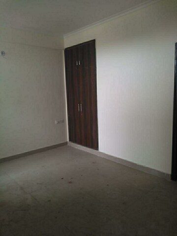 Room in 3.5 BHK Apartment at Saviour Park, Mohan Nagar – for Sale