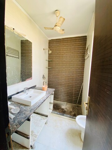 Bathroom in 2.5 BHK Builder Floor at Kohli One Malibu Town, Sector 47 – for Sale