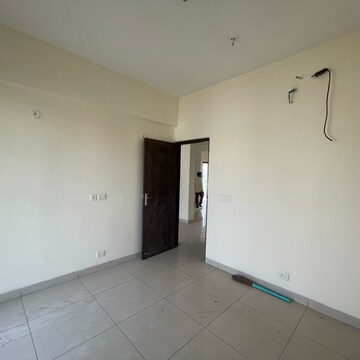 Room in 3 BHK Builder Floor at BPTP Amstoria, Sector 102 – for Sale