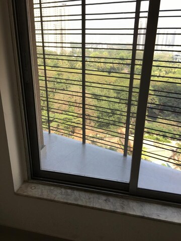 Room in 2 BHK Apartment at Kalpataru Hills, Manpada – for Sale