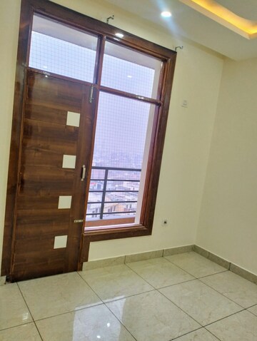 Room in 3 BHK Builder Floor at Sector 40 – for Sale