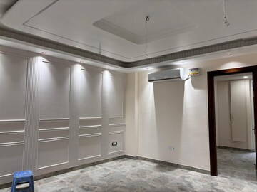 Building Lobby in 4 BHK Builder Floor at Sainik Plaza, Sector 49 – for Sale