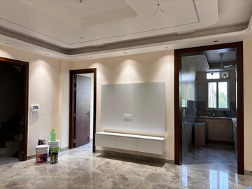 Room in 4 BHK Builder Floor at Sainik Plaza, Sector 49 – for Sale