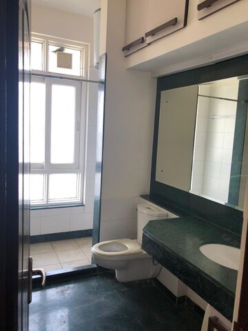 Room in 4 BHK Apartment at DLF Belvedere Towers, Sector 24 – for Sale