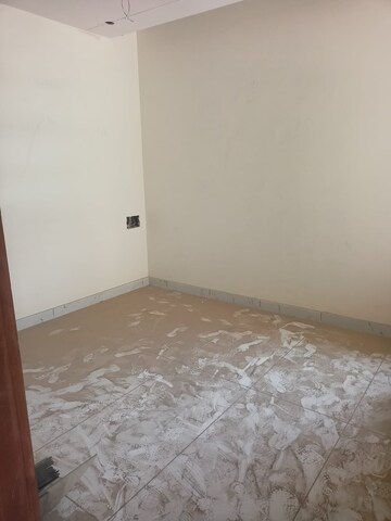 Room in 3 BHK Builder Floor at Sector 105 – for Sale