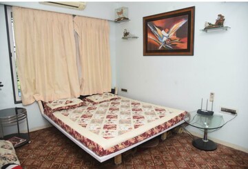 Bedroom in 6 BHK Apartment at Mulund West – for Sale