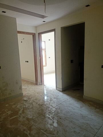 Room in 3 BHK Builder Floor at Sector 105 – for Sale