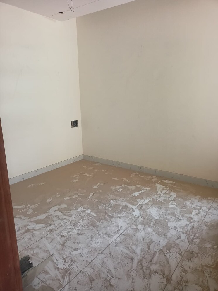 Room, sector 105 3 Bedroom 991 Sq.Ft. Builder Floor In Sector 105 Gurgaon 7159862