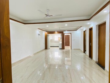 Building Lobby in 3 BHK Builder Floor at Green Fields Colony – for Sale