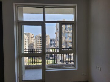 Room in 2 BHK Apartment at Sushma Green vista, Ghazipur – for Sale