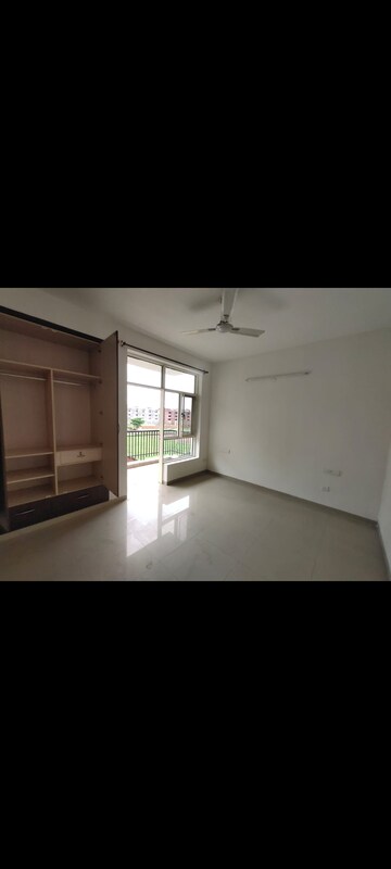 Room in 2 BHK Apartment at Sushma Green vista, Ghazipur – for Sale