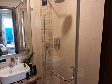 Bathroom in 4 BHK Apartment at DLF The Ultima, Sector 81 – for Sale