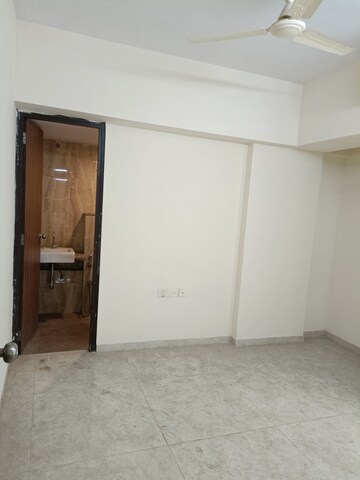 Room in 1 BHK Apartment at Lodha Amara, Kolshet Road – for Sale