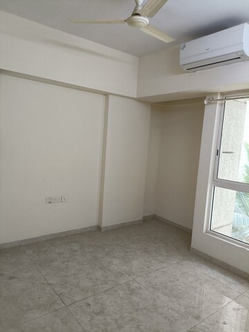 Room in 1 BHK Apartment at Lodha Amara, Kolshet Road – for Sale