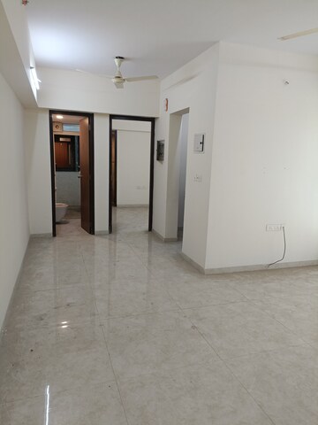 Room in 1 BHK Apartment at Lodha Amara, Kolshet Road – for Sale
