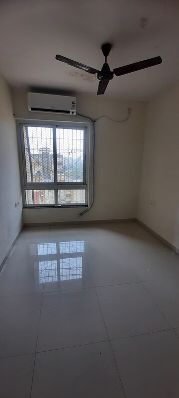 Room in 2.5 BHK Apartment at Puranik Rumah Bali, Ghodbunder Road – for Sale