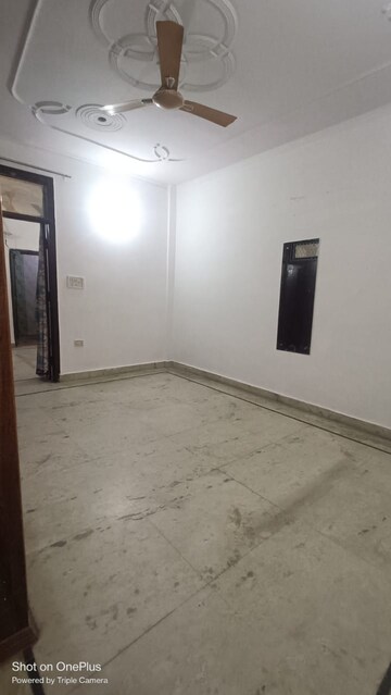 Room in 2 BHK Builder Floor at Raghu Nagar – for Sale