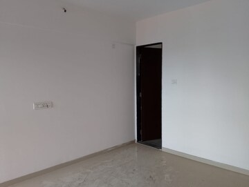 Room in 3 BHK Apartment at Lodha Sterling, Kolshet Road – for Sale