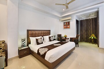 Bedroom in 3 BHK Builder Floor at Sector 30 – for Sale