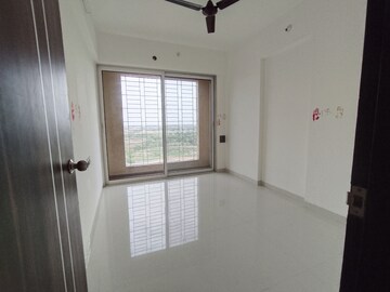 Room in 2 BHK Apartment at Mukta Residency Phase 2, Shilphata – for Rent