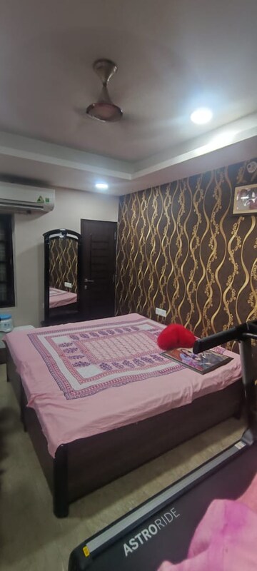 Bedroom in 5 BHK Independent House at Gomti Nagar – for Sale