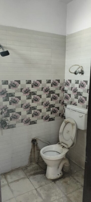 Bathroom in 1.5 BHK Apartment at ABCZ East Avenue, Sector 73 – for Sale