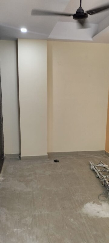 Room in 1.5 BHK Apartment at ABCZ East Avenue, Sector 73 – for Sale