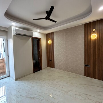 Room in 4 BHK Builder Floor at 4S Aradhya Extension, Sector 67 – for Rent