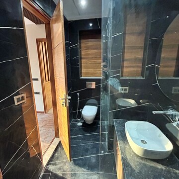 Attached Bathroom in 4 BHK Builder Floor at 4S Aradhya Extension, Sector 67 – for Rent