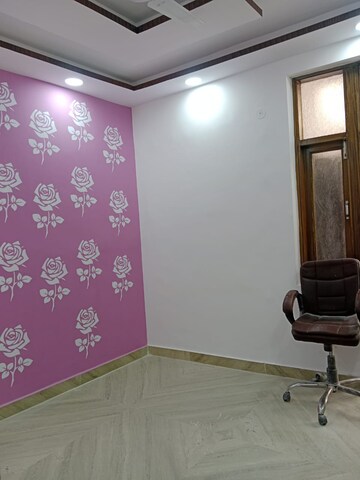 Furnished Amenities in 3 BHK Builder Floor at Govindpuri – for Sale
