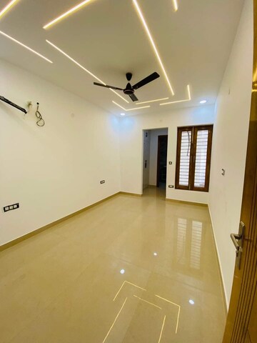 Room in 3 BHK Builder Floor at Sector 85 – for Sale