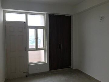 Room in 2.5 BHK Apartment at Supertech Cape Town, Sector 74 – for Sale