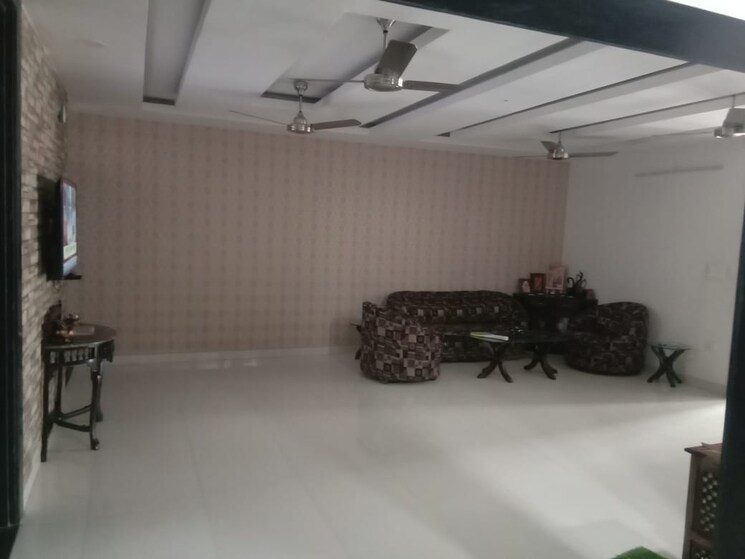  Parking, avantika colony 4 Bedroom 180 Sq.Yd. Builder Floor In Avantika Colony Ghaziabad 7165619