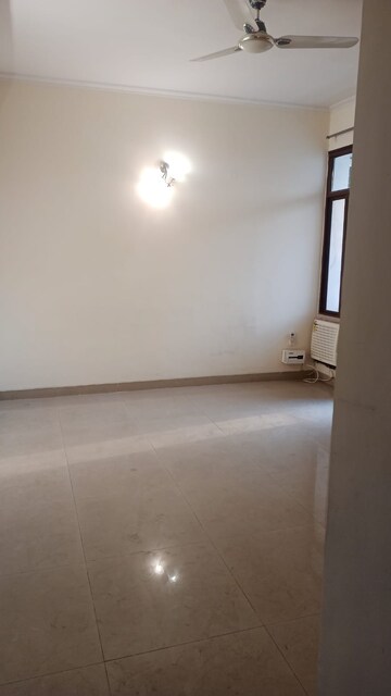 Room in 4 BHK Apartment at Vipul Greens, Sector 48 – for Sale