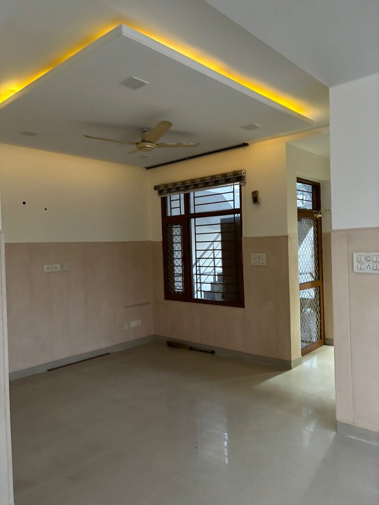 Room, vip road 1 Bedroom 775 Sq.Ft. Apartment In Vip Road Zirakpur 7165955
