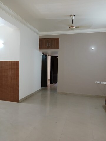 Room in 2 BHK Apartment at Panchsheel Greens, Sector 16 Greater Noida – for Sale
