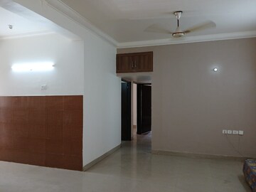 Room in 2 BHK Apartment at Panchsheel Greens, Sector 16 Greater Noida – for Sale