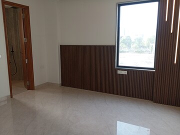 Room in 4 BHK Builder Floor at South City 2 – for Sale